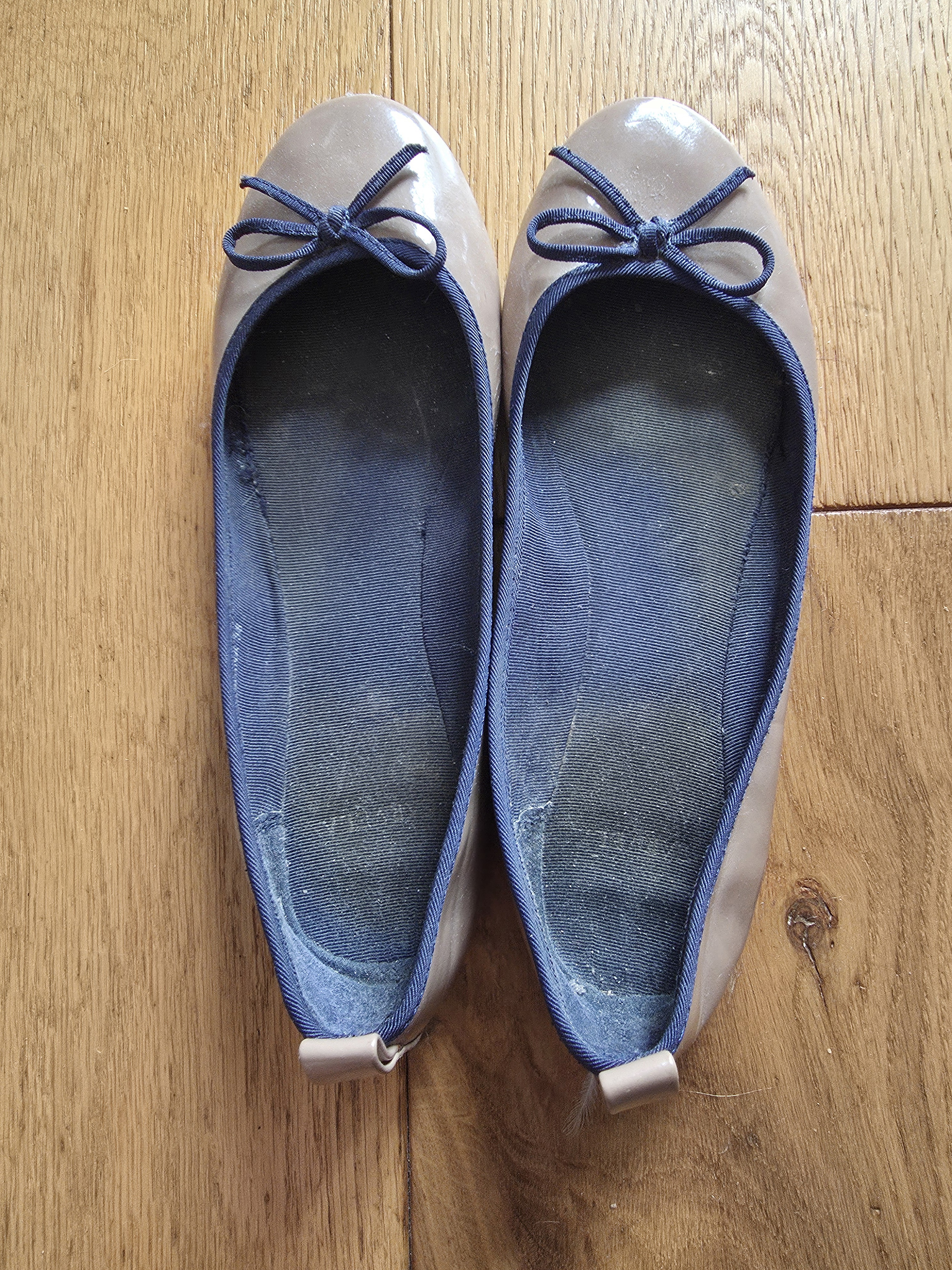 Carvella Flats UK5 by Carvella