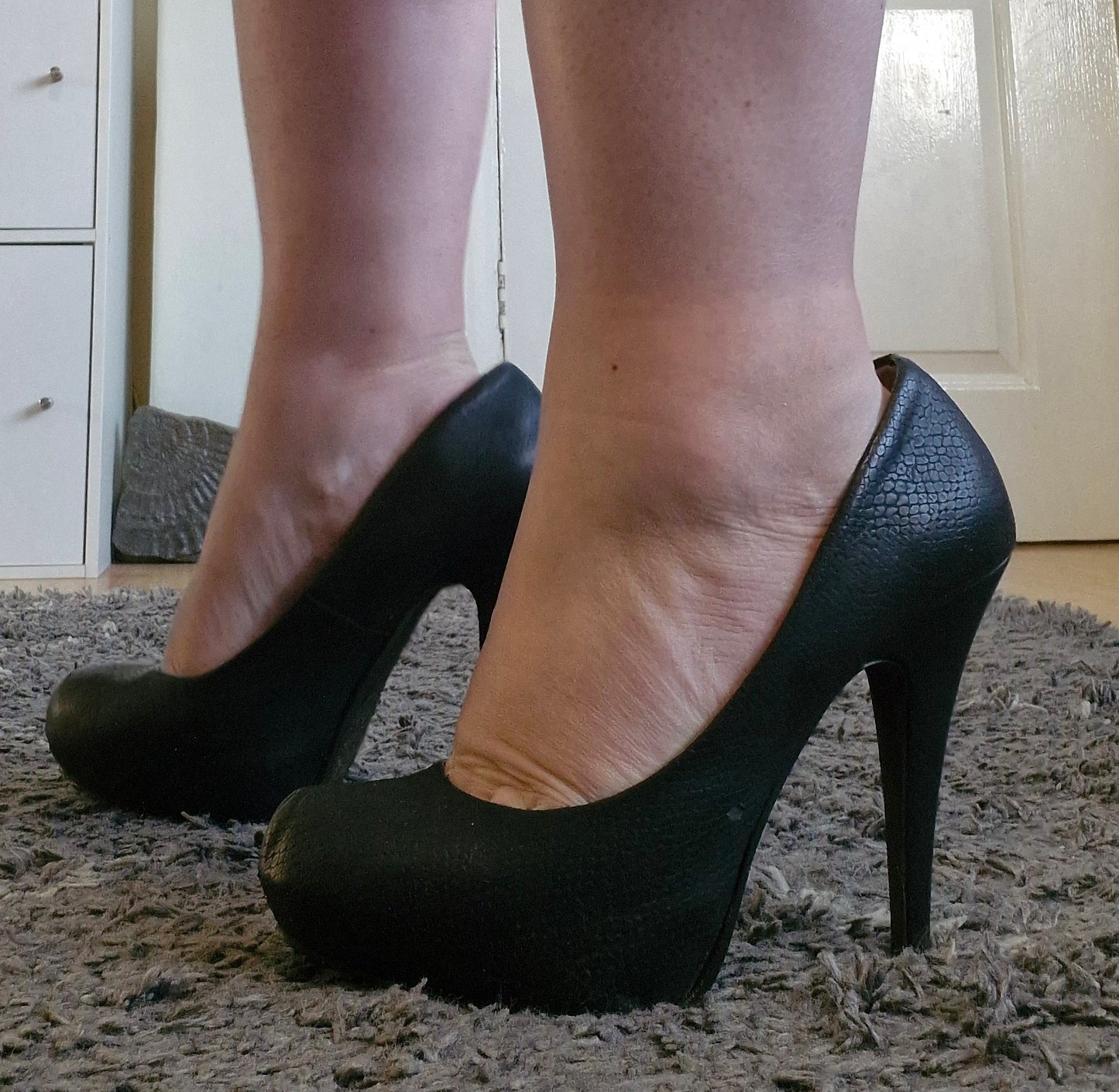 Well Worn Sexy Black Snake Textured Black Heels