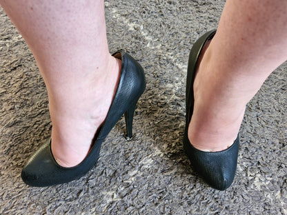 Well Worn Sexy Black Snake Textured Black Heels