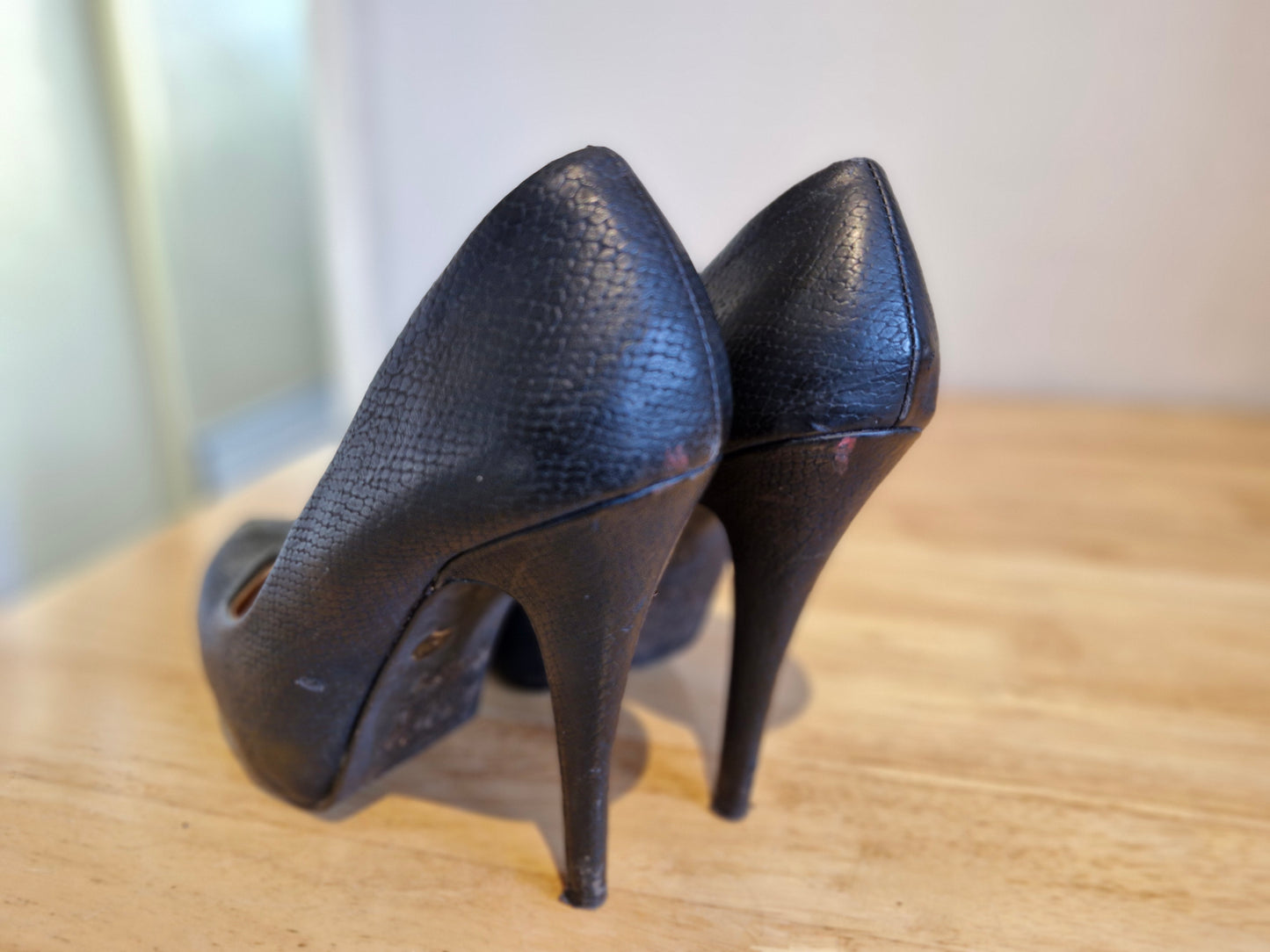 Well Worn Sexy Black Snake Textured Black Heels