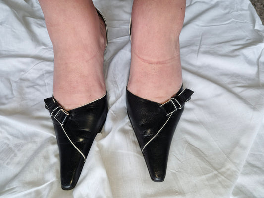 Pointed Kitten heel - Very well worn, medium scented UK6