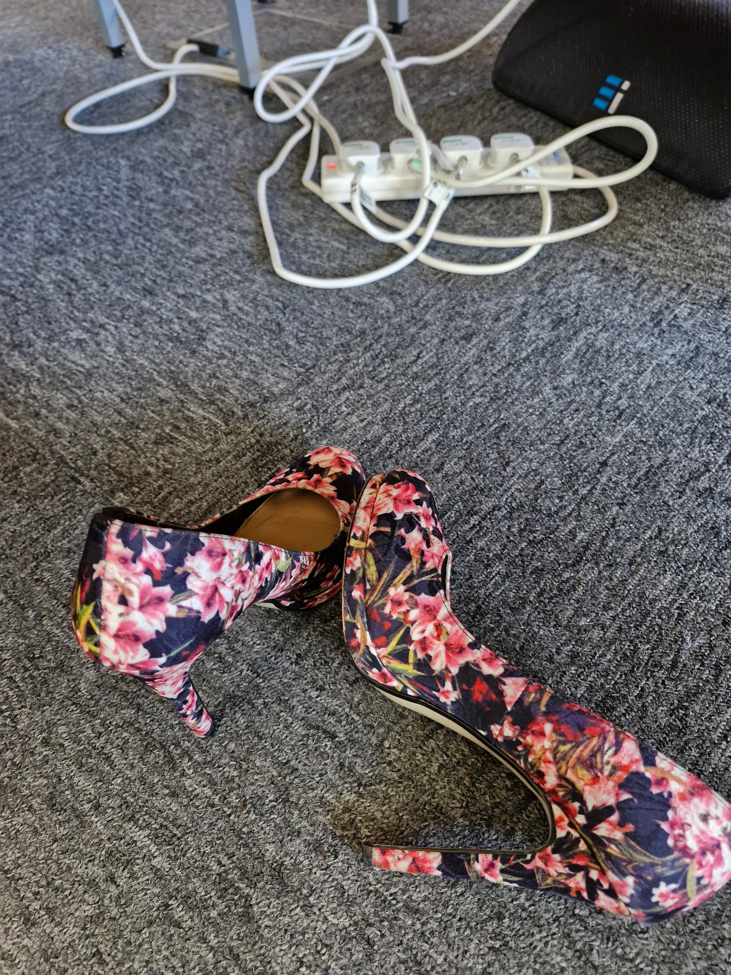 Well Worn Heels - Flower Pattern UK6, moderate scent