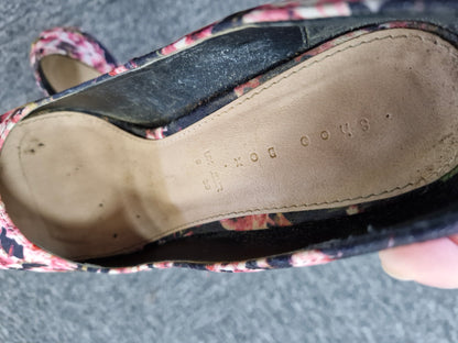 Well Worn Heels - Flower Pattern UK6, moderate scent