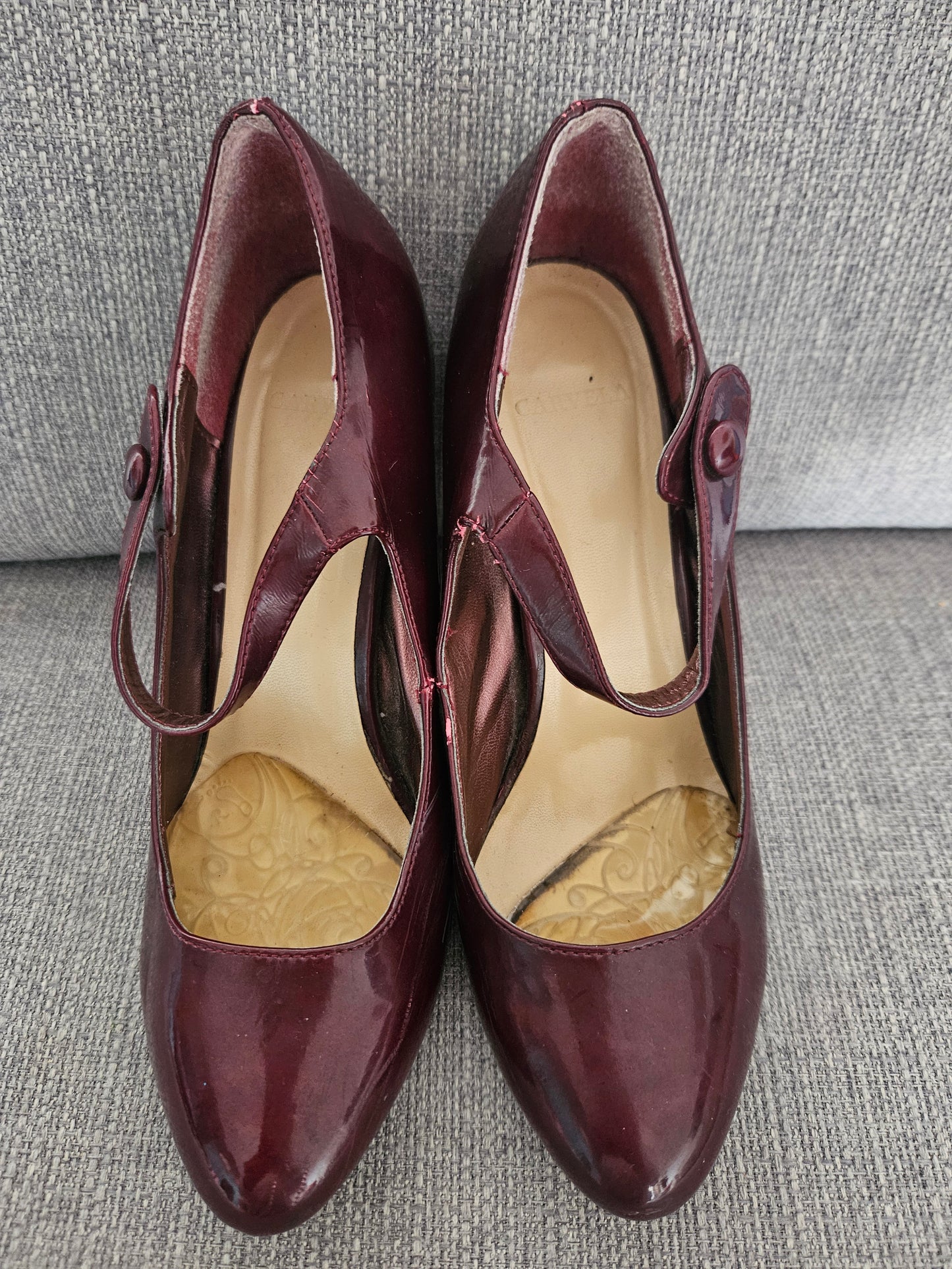 Burgundy well worn strap heels / UK5