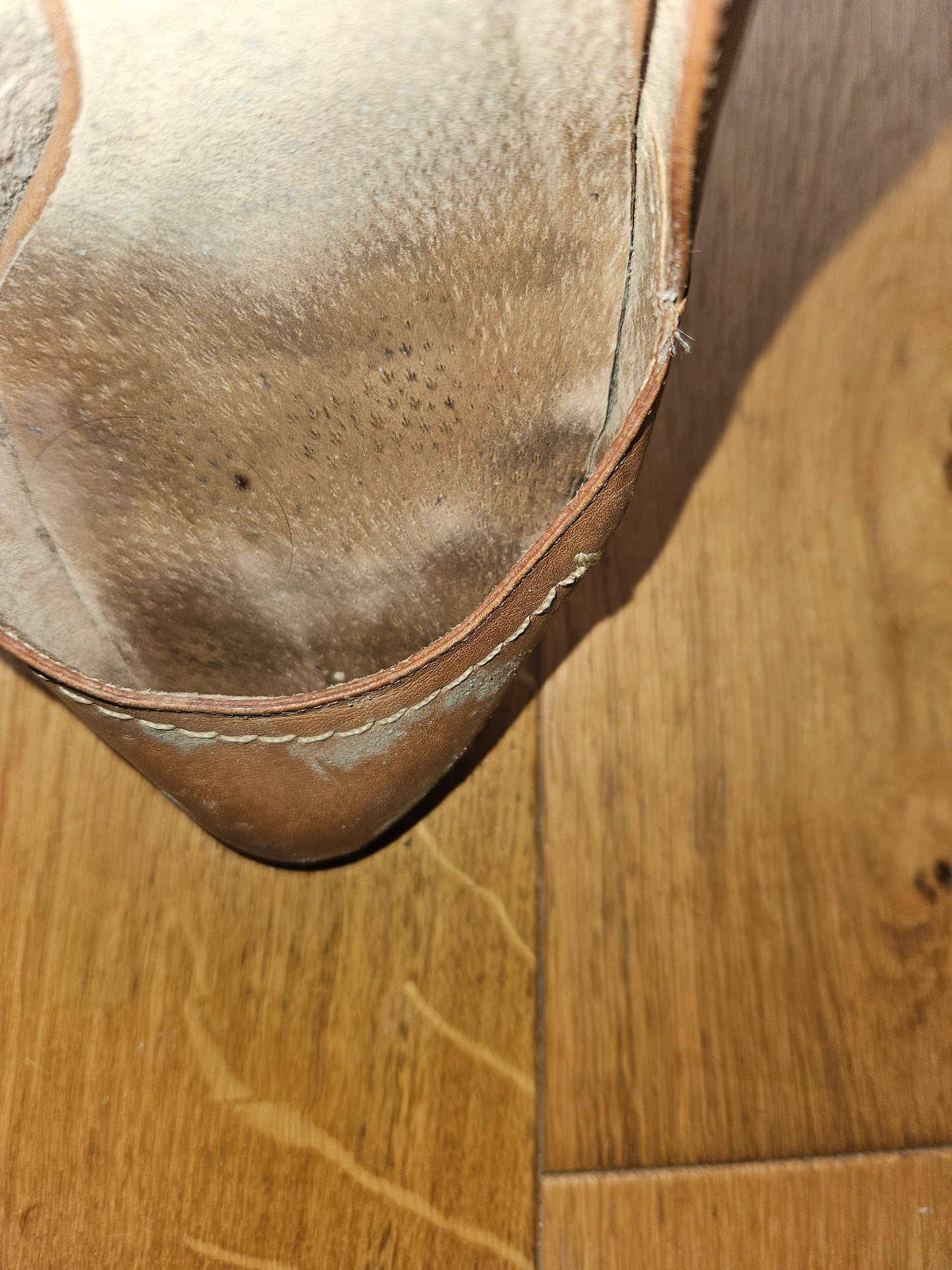 Brown leather heels / Heavily Worn with imprint / UK5