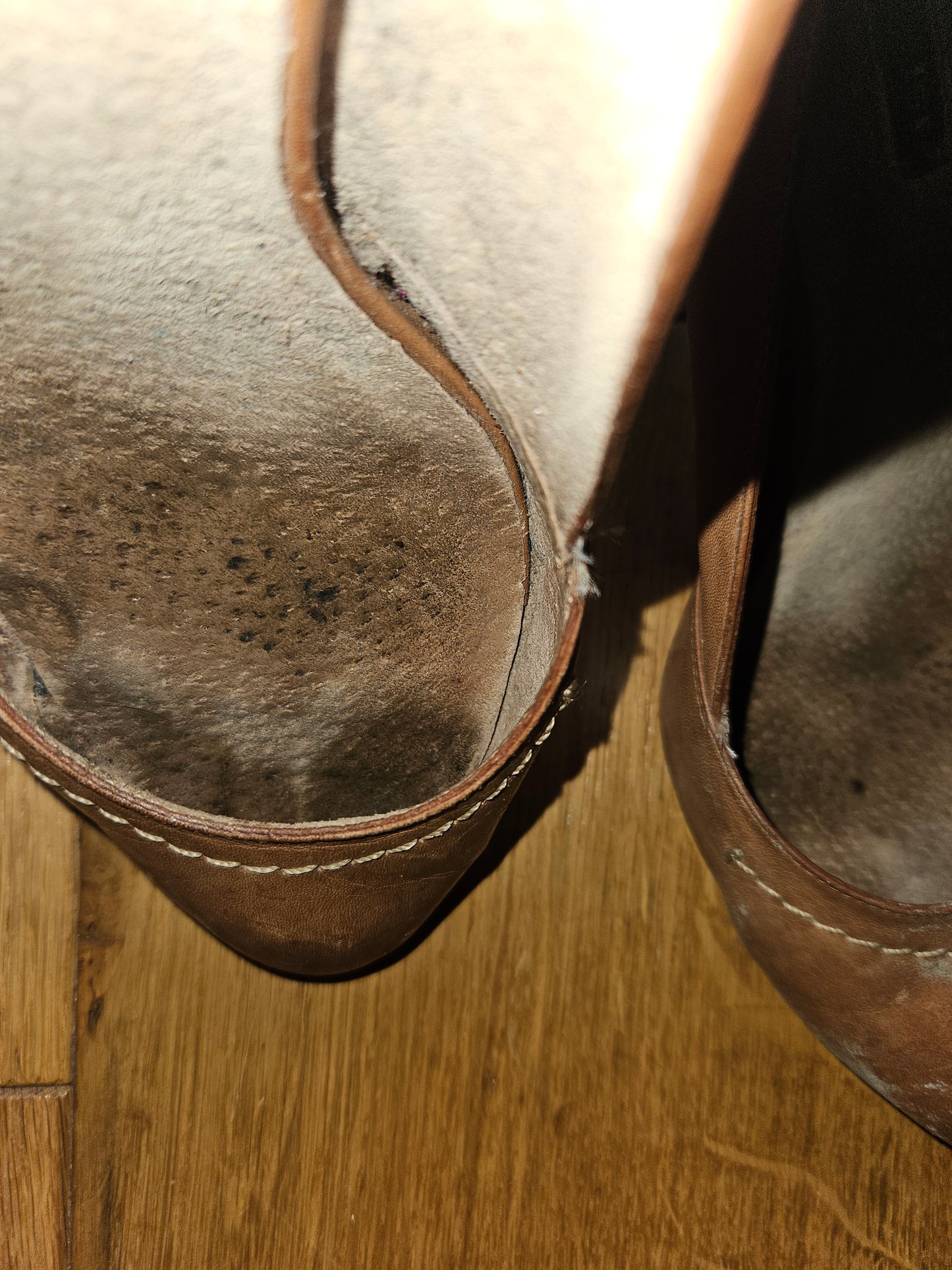 Brown leather heels / Heavily Worn with imprint / UK5