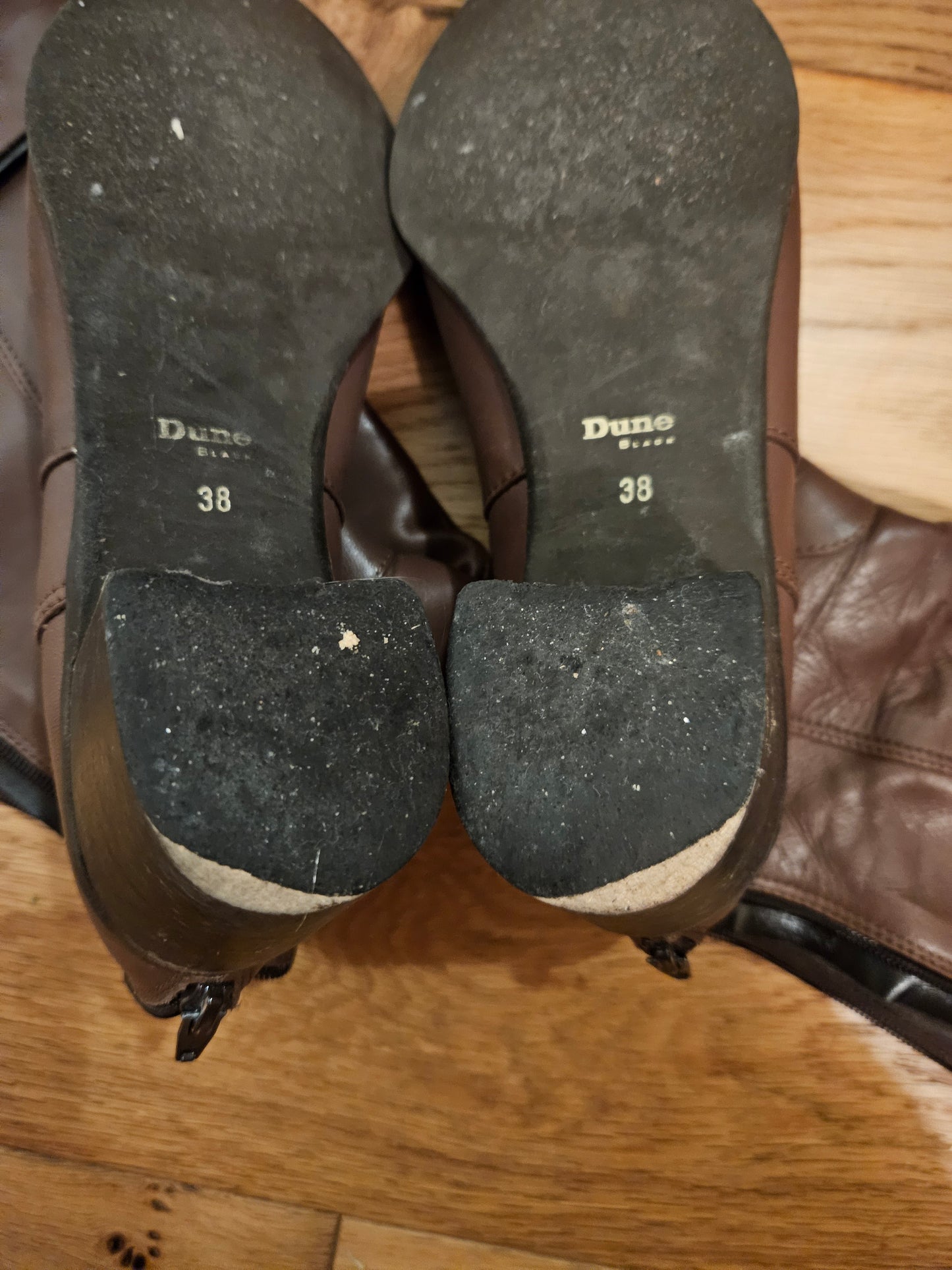 Well Worn Leather Boots UK5