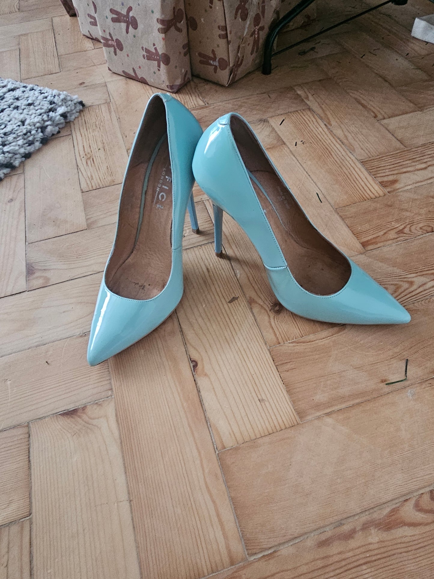 Stunning court shoe - UK5