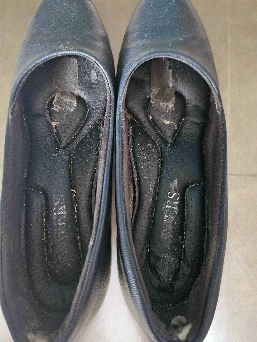 Heavily Worn Cabin Crew Shoes - Pavers UK5