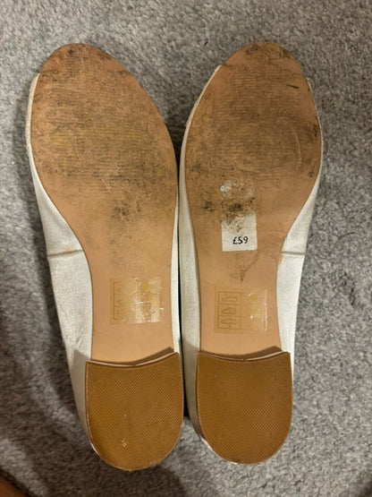 Well Worn Jenny Packham Pumps / UK5 / Light to Medium Scent