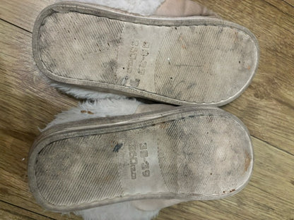 Trashed Slippers / Strong Smell / UK 5-6