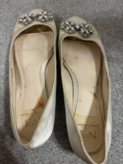 Well Worn Jenny Packham Pumps / UK5 / Light to Medium Scent