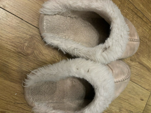 Trashed Slippers / Strong Smell / UK 5-6