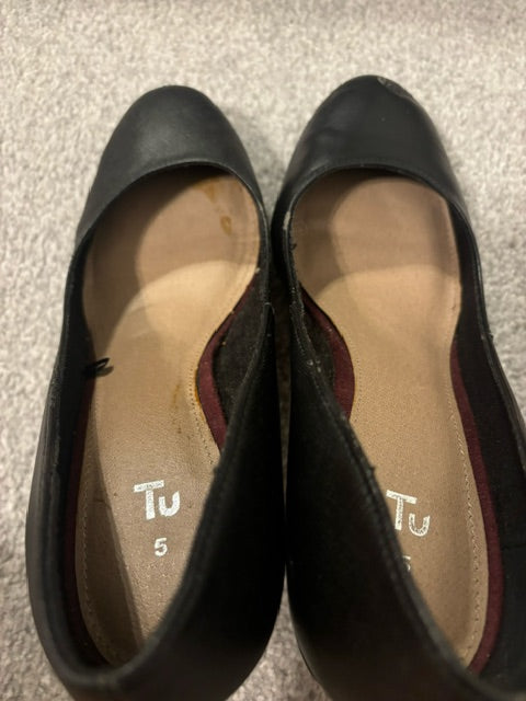 Trashed Court Shoe with Broken Heel / UK5