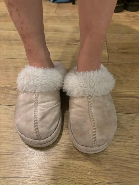 Trashed Slippers / Strong Smell / UK 5-6