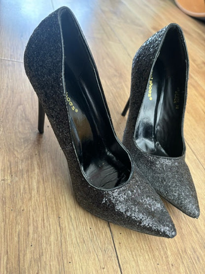 Well Worn Sparkly Black Heels / UK5