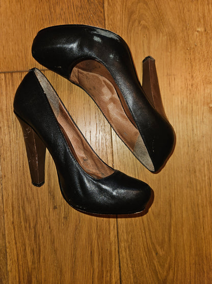 Trashed and Beautiful Black Heels, UK5